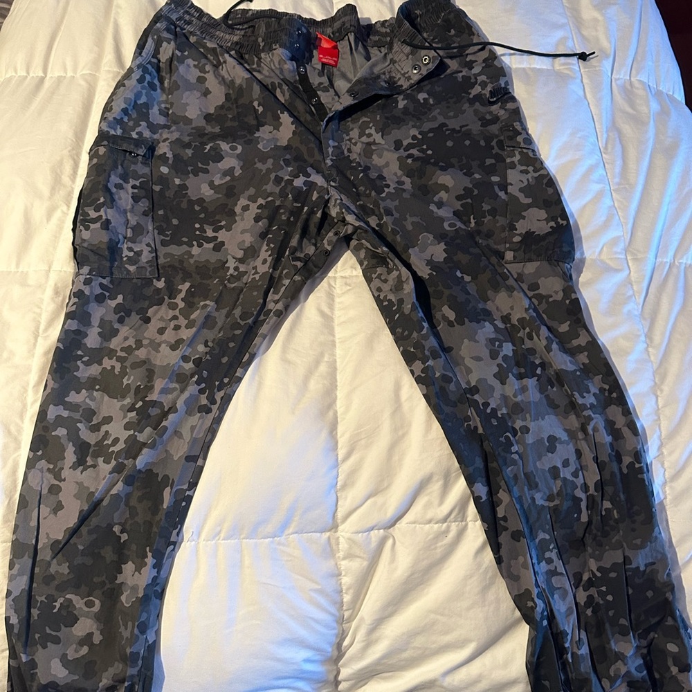 Men’s Nike FC limited edition joggers very clean!
